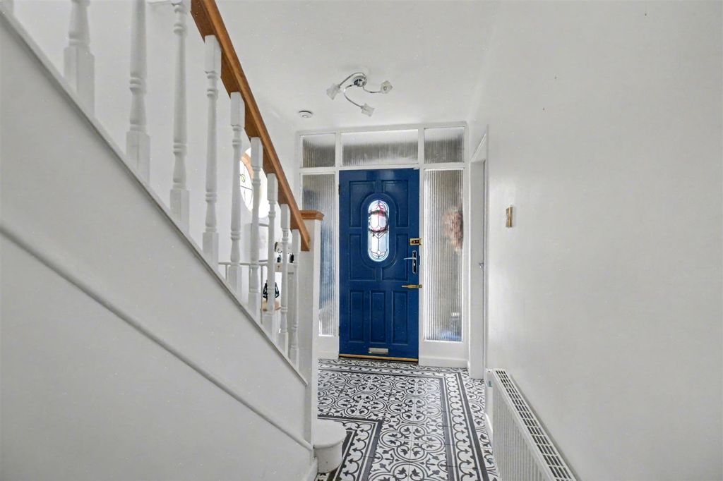 Property photo 2 of 34 Entrance Hall_2.Jpeg