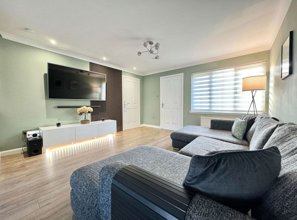 Property photo 3 of 32