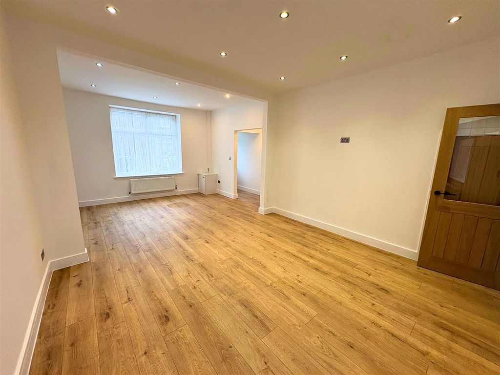 Property photo 1 of 28 Lounge E (Edit).Jpg