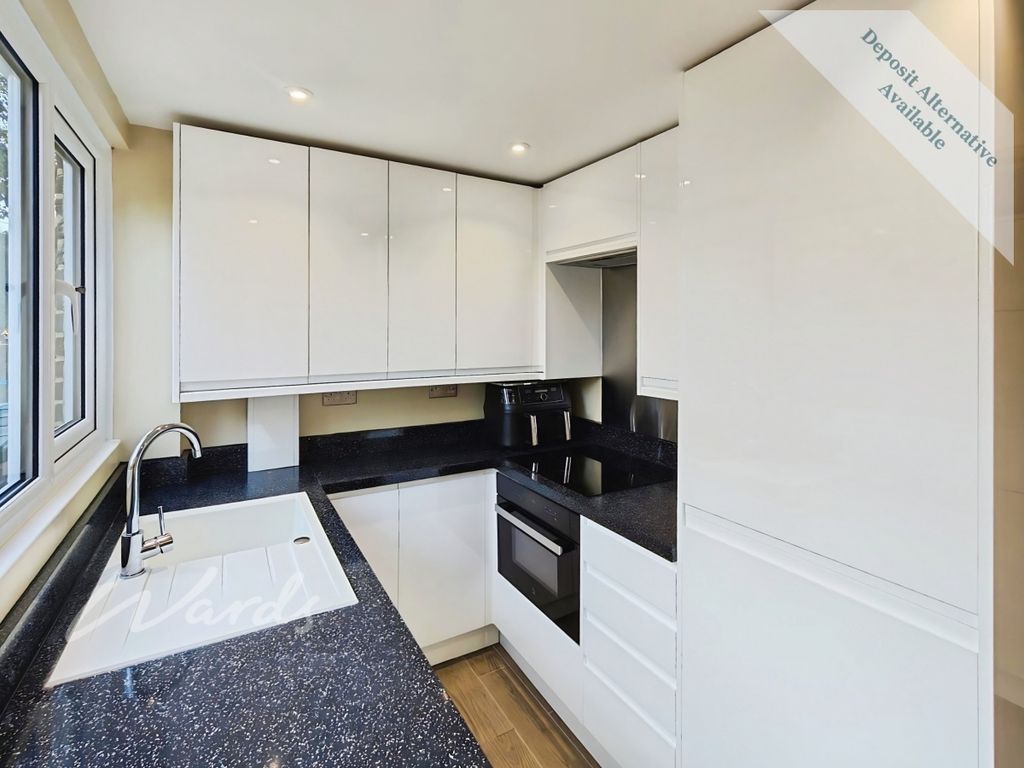 Property photo 3 of 11 Kitchen