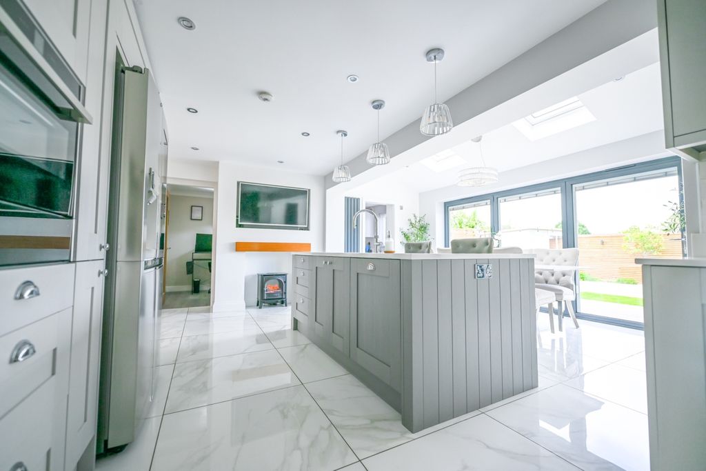 Property photo 2 of 25 St Georges New Marske-26