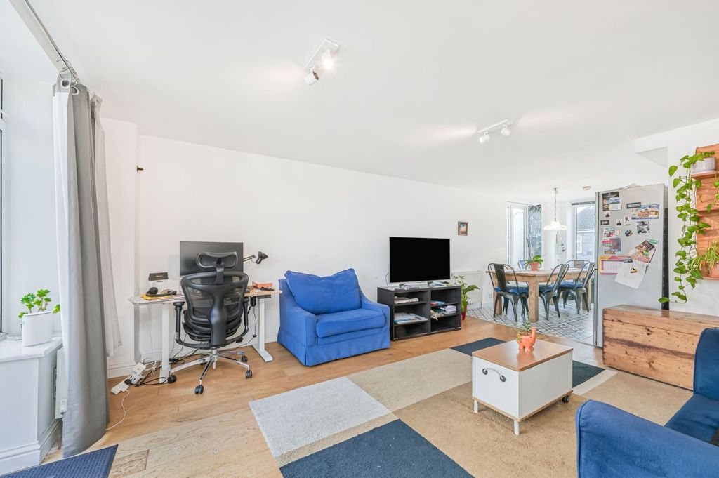 Property photo 3 of 18 Picture No. 15