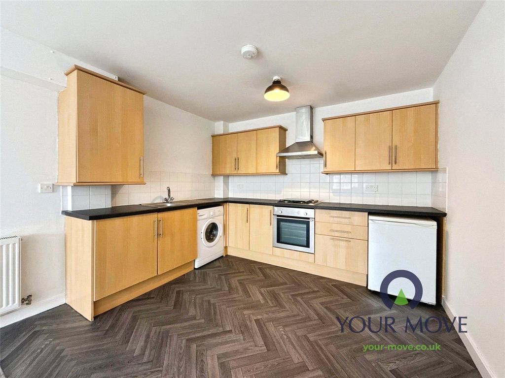 Property photo 3 of 10 Kitchen