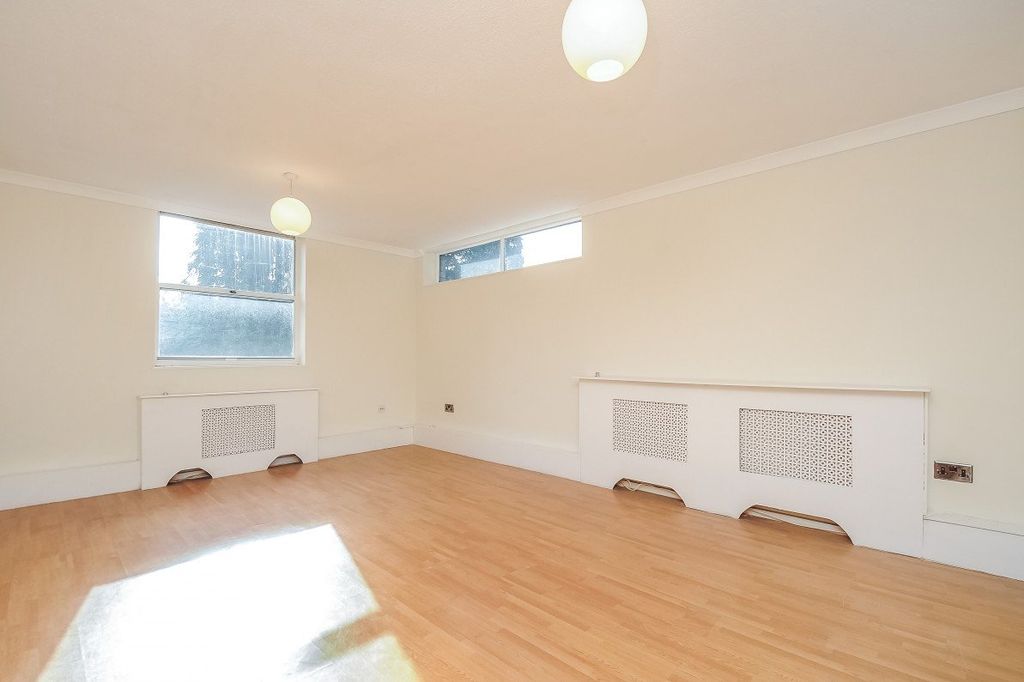 Property photo 3 of 8 Picture No. 14