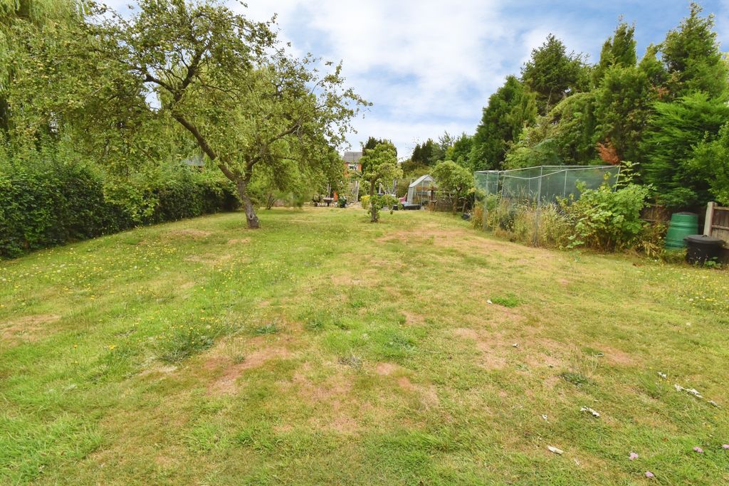 Property photo 3 of 8 Gardens
