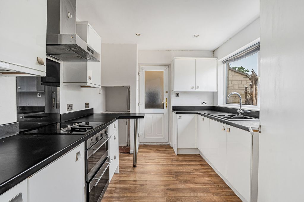 Property photo 3 of 15 Kitchen Breakfast Rm