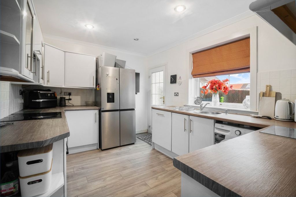 Property photo 2 of 25