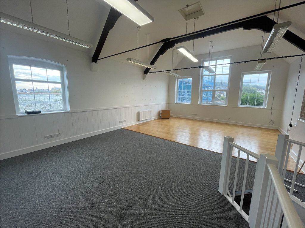 Property photo 2 of 6 Picture No. 10
