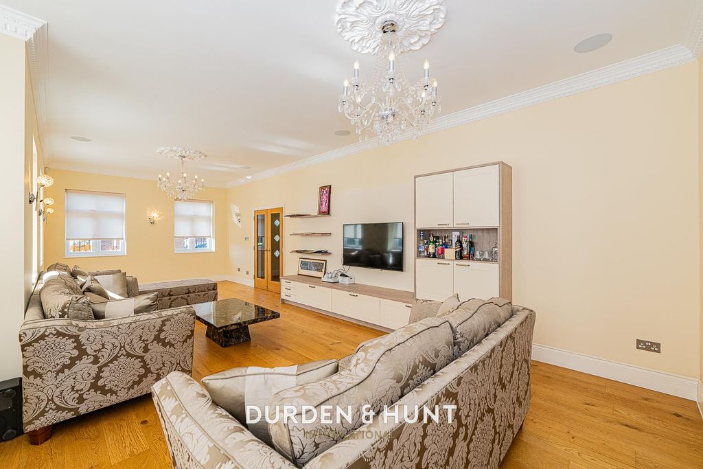 Property photo 3 of 61 Parkstone-29.Jpg