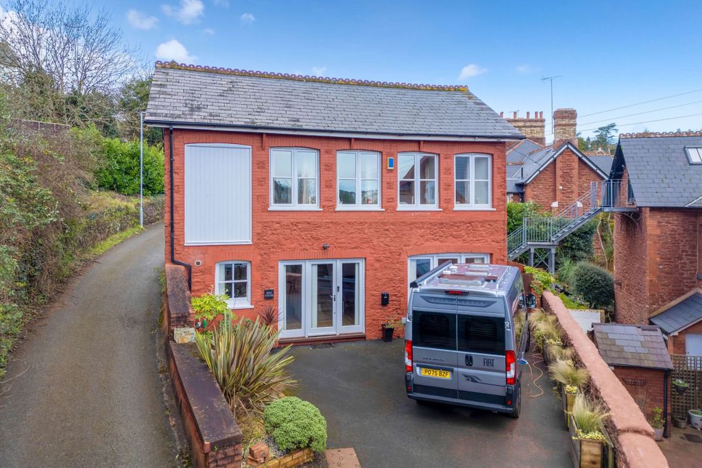 Property photo 2 of 20