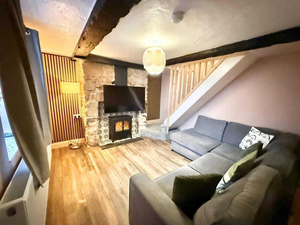 Property photo 3 of 12 Lounge.Jpg