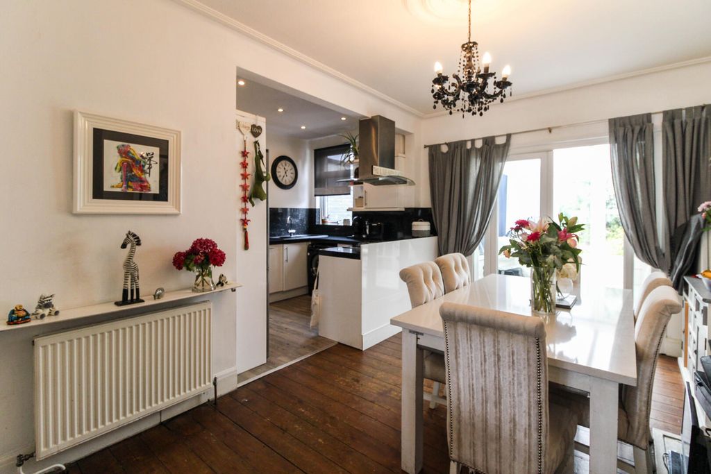 Property photo 3 of 14 Dining Room