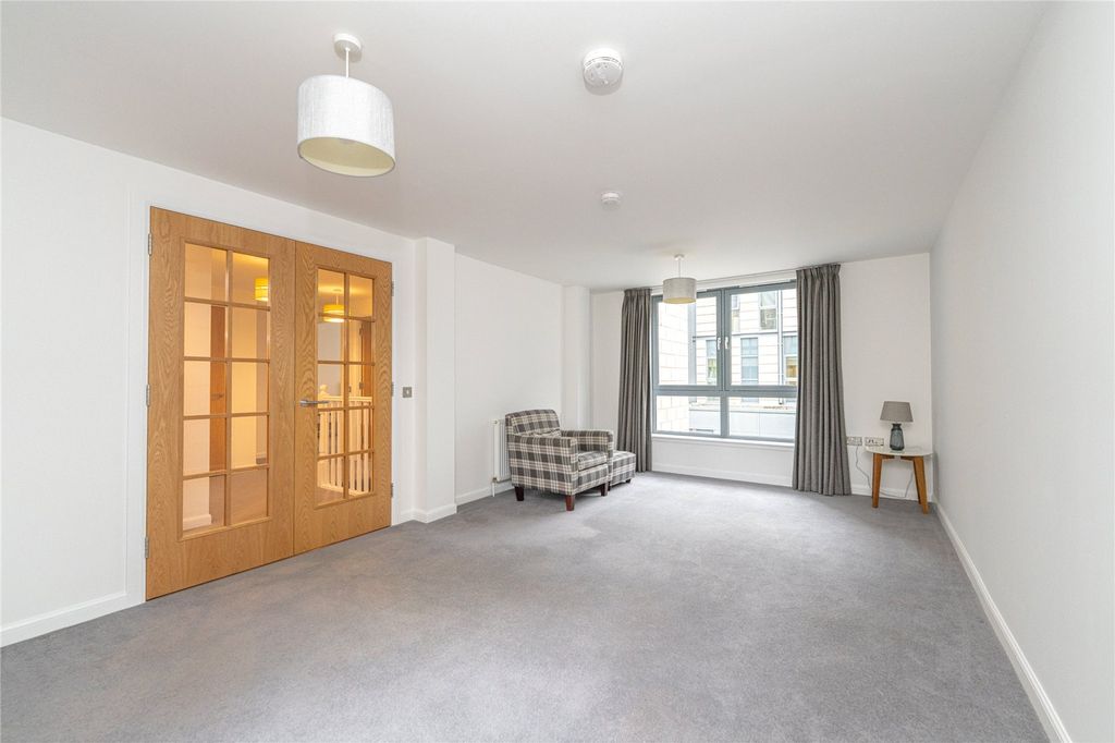 Property photo 2 of 35 Lounge