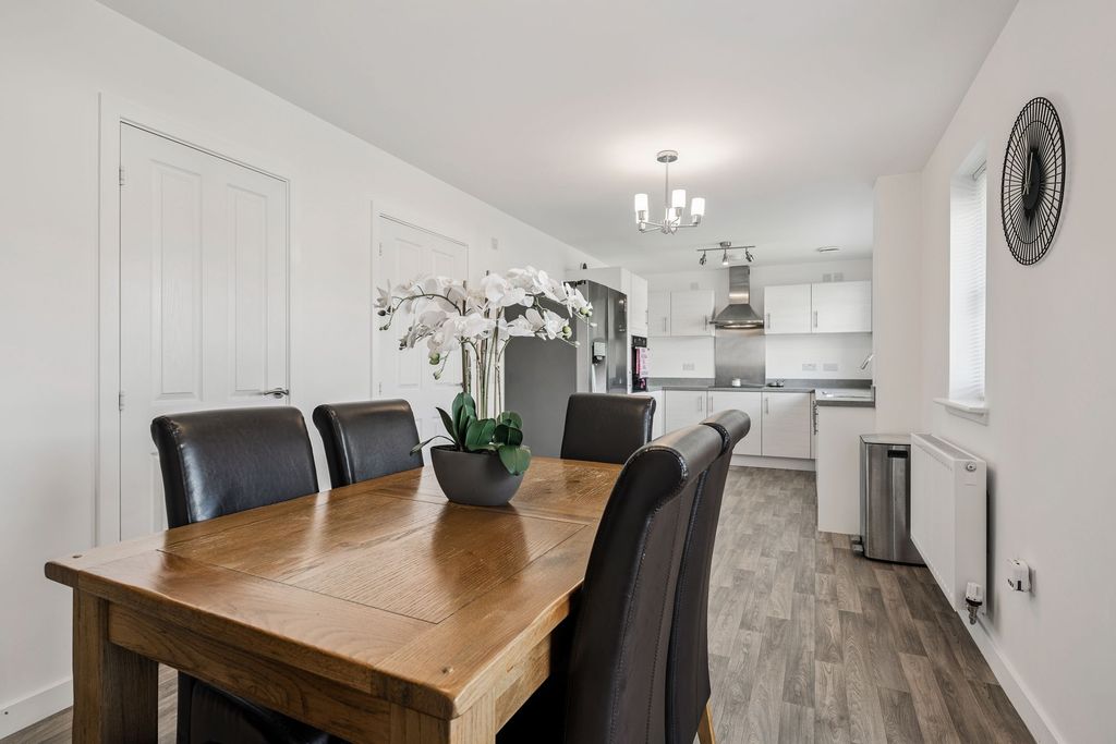 Property photo 2 of 32 Kitchen / Dining Room