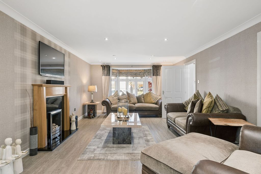 Property photo 3 of 49 Lounge