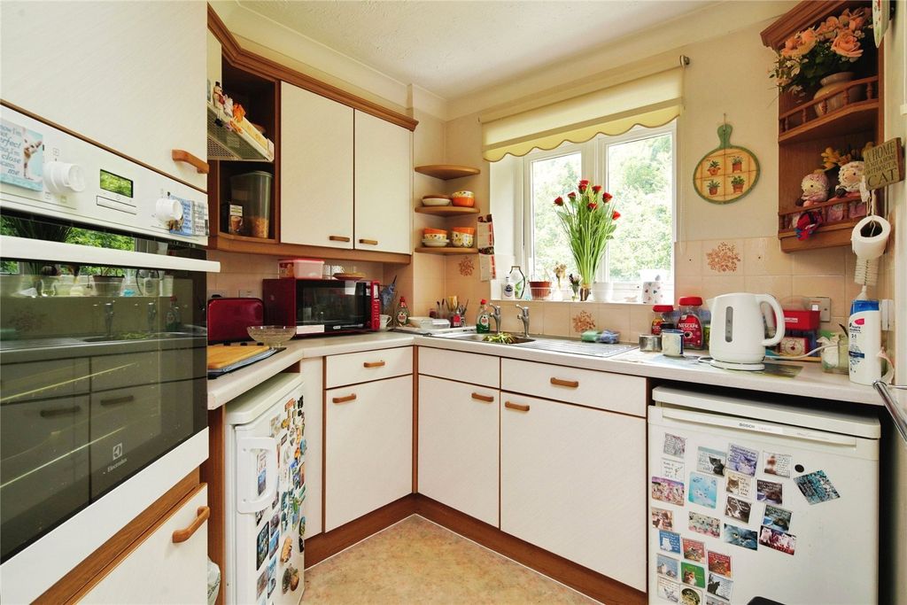 Property photo 3 of 12 Kitchen