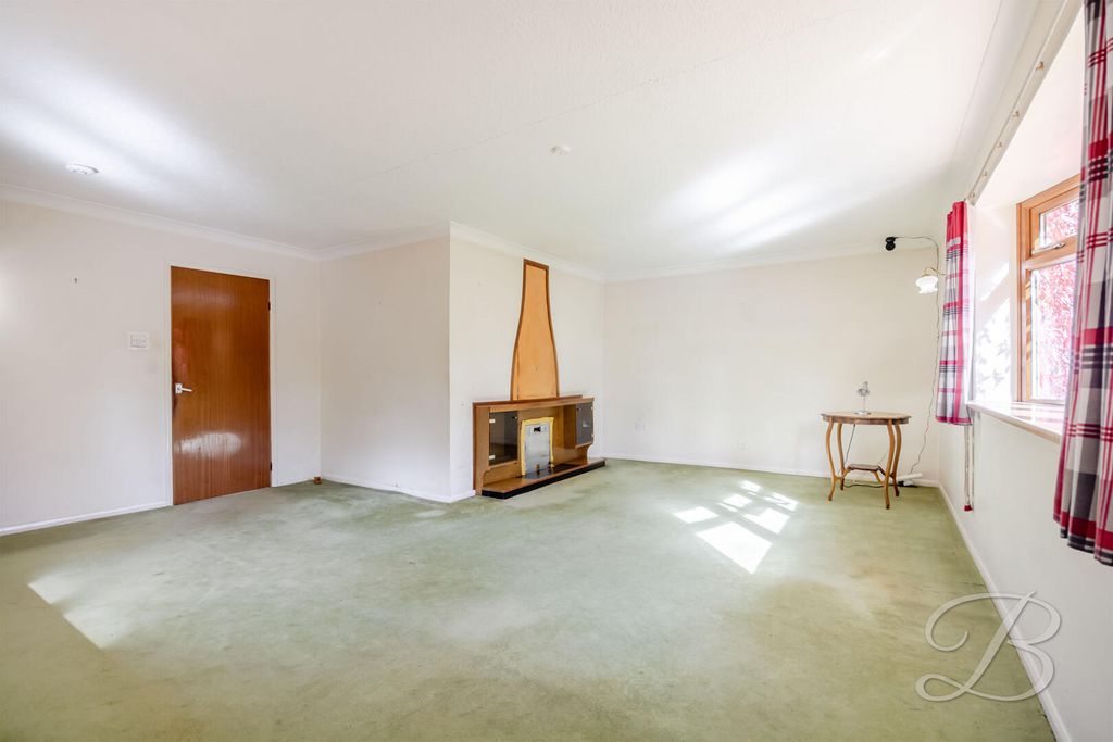 Property photo 3 of 25 Living Room