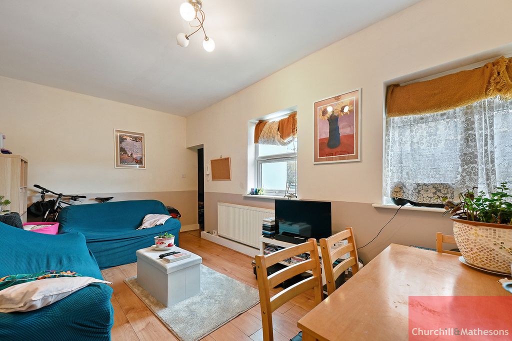 Property photo 2 of 6