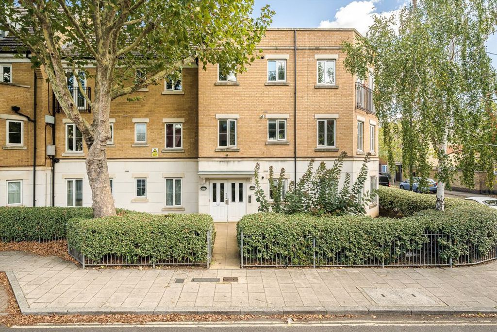 Property photo 1 of 11