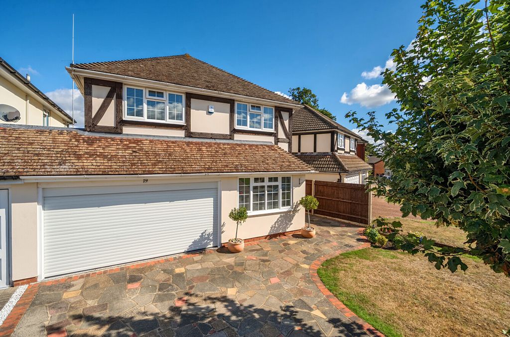 Property photo 1 of 20 1519918-17-6Aa133...