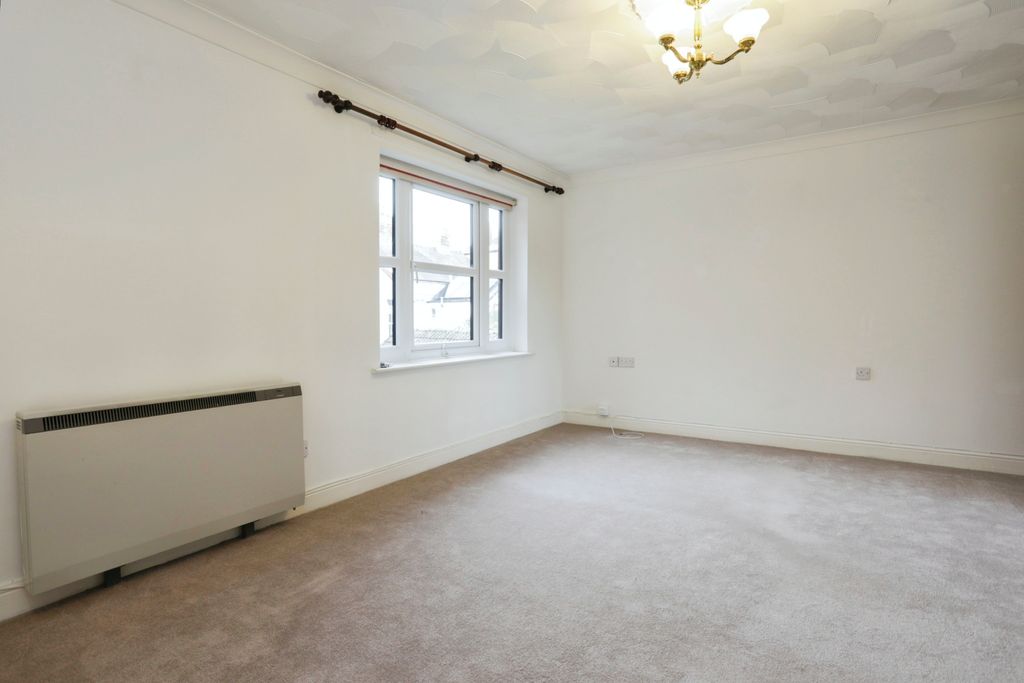Property photo 2 of 11 Lounge