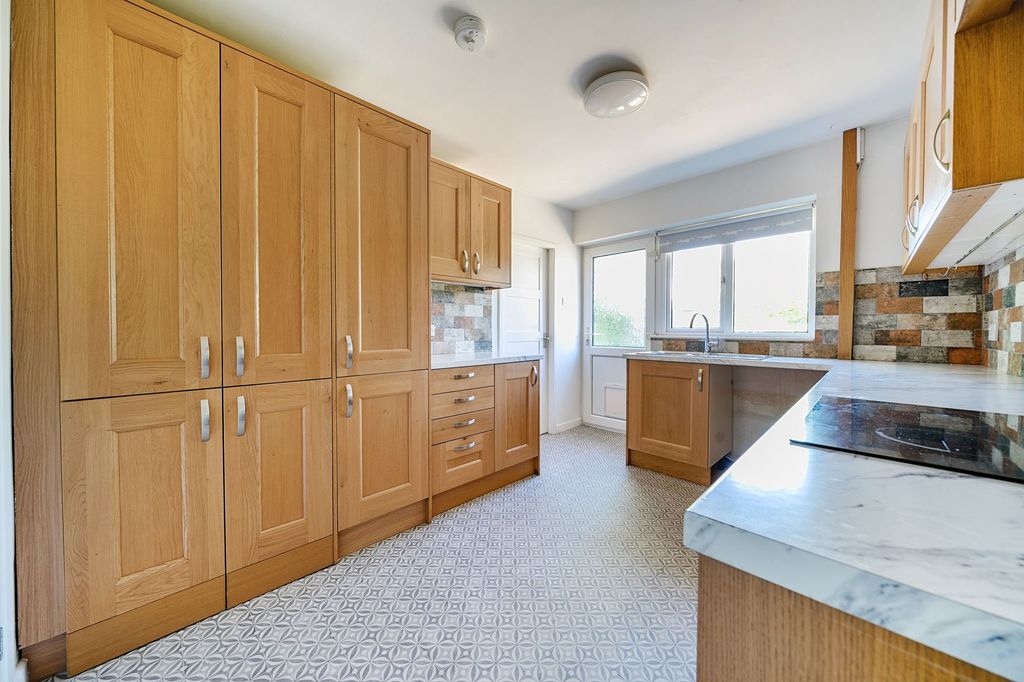 Property photo 2 of 21 Kitchen