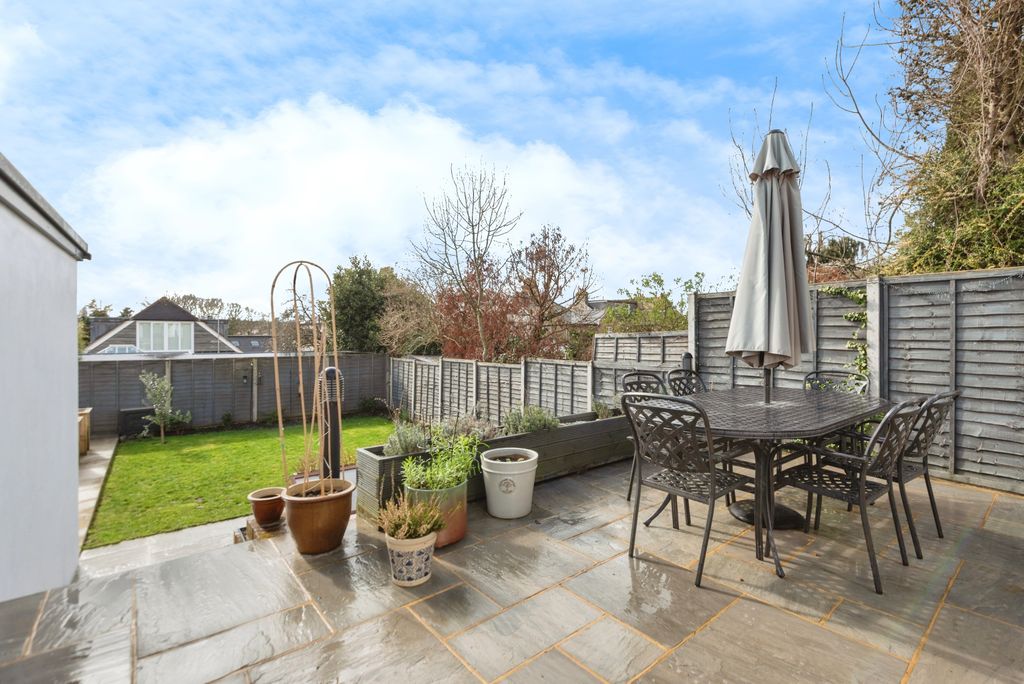 Property photo 3 of 18 Garden