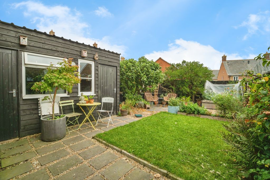 Property photo 2 of 20