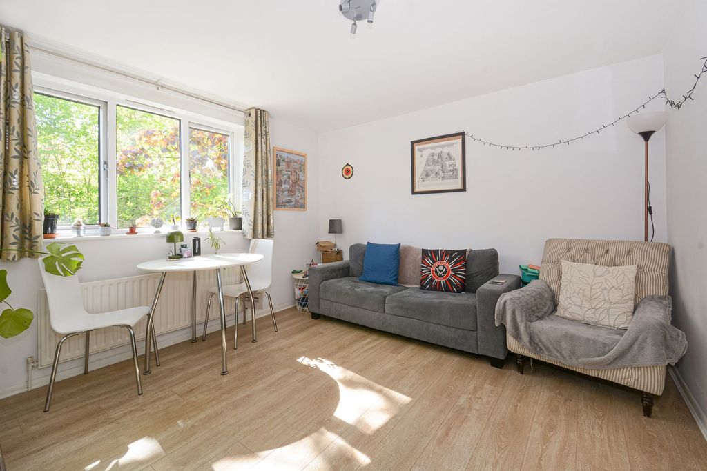 Property photo 2 of 8