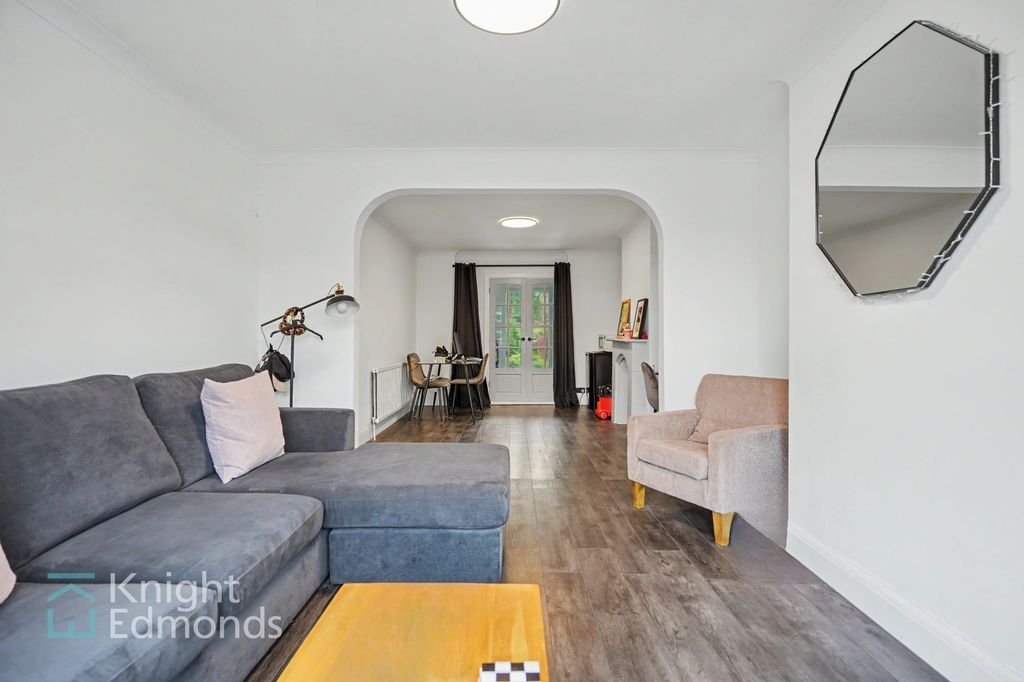 Property photo 2 of 16 Lounge