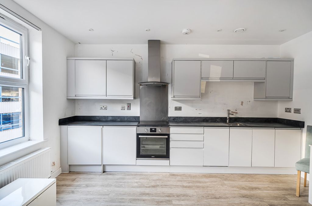 Property photo 2 of 13 1435957-2-69c5889...