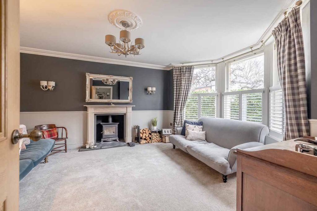 Property photo 3 of 36