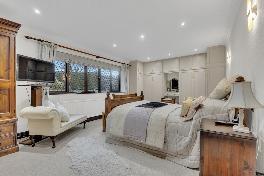 Property photo 3 of 25