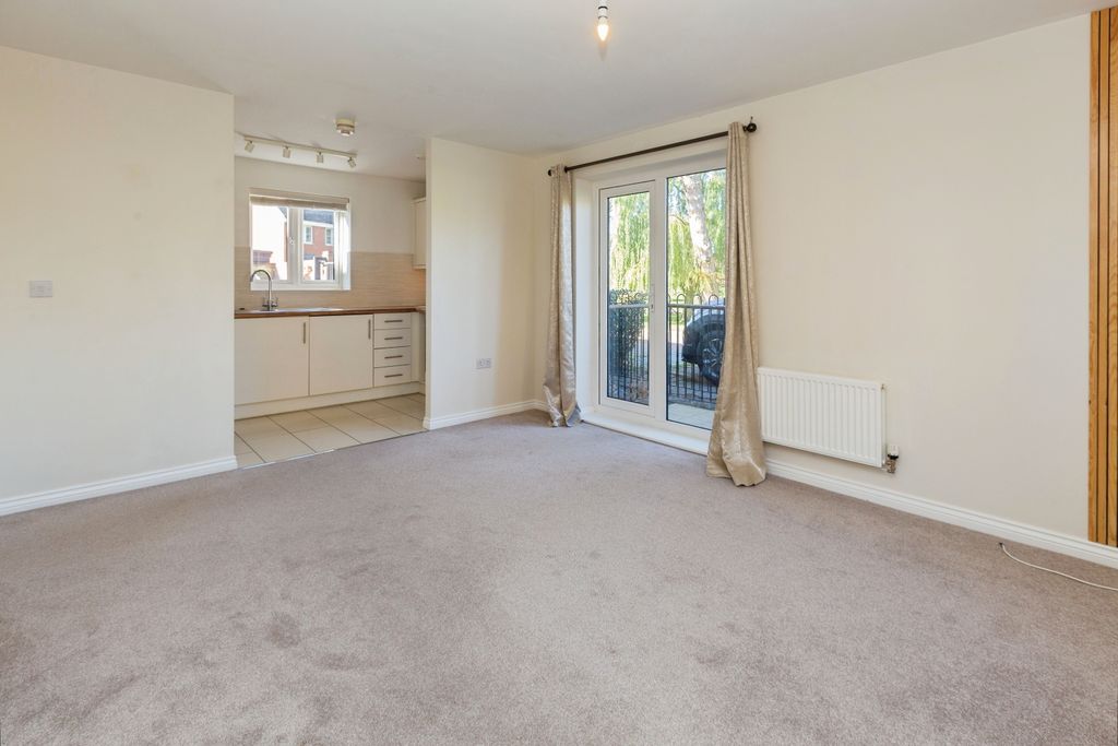 Property photo 2 of 10 Living Room