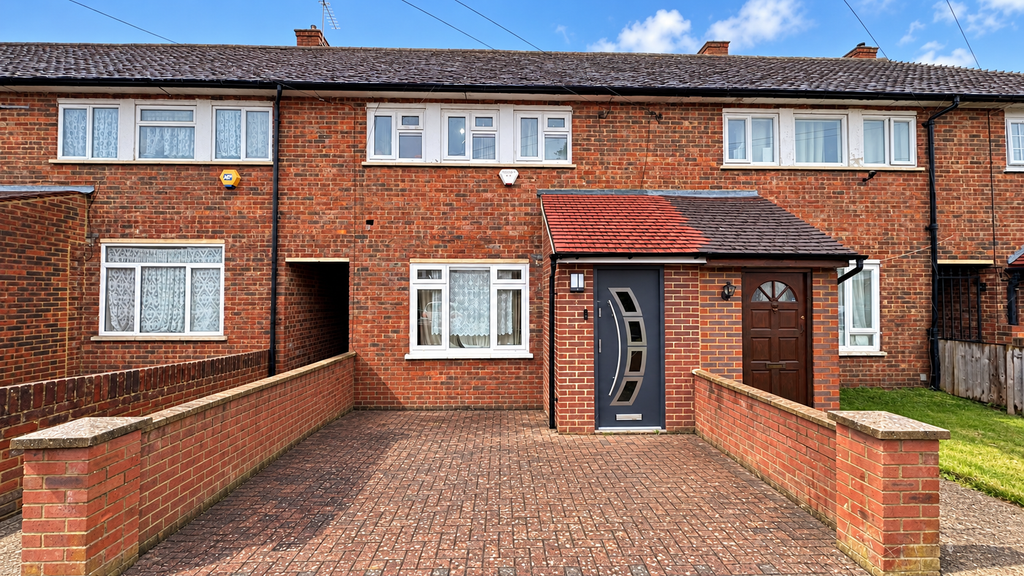 Property photo 1 of 13 7 Paget Road, Slough (10)