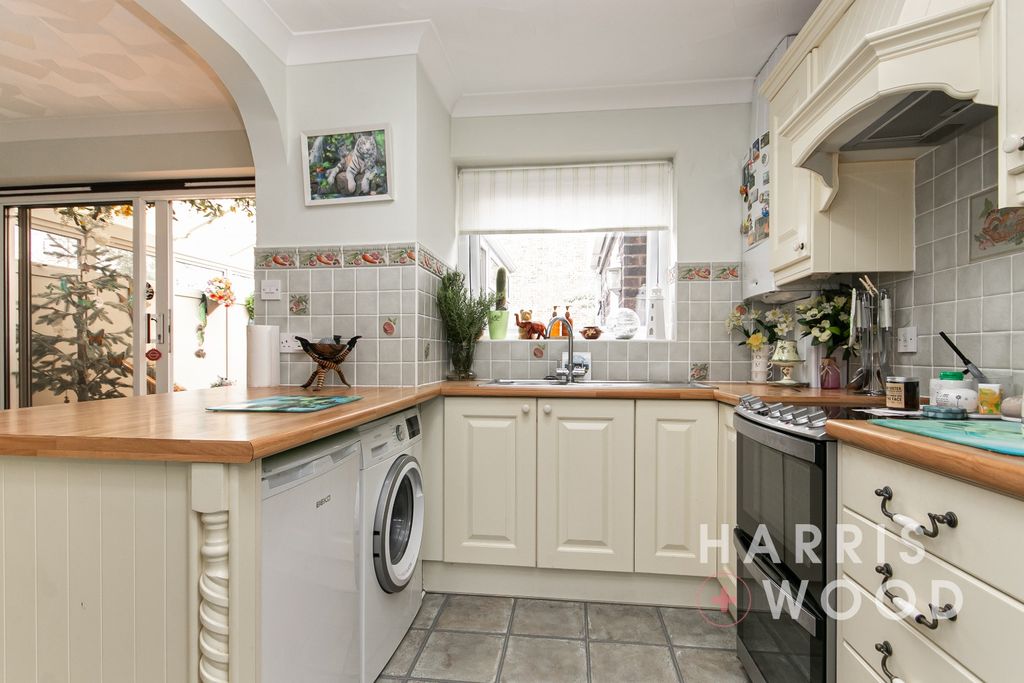 Property photo 2 of 21 4339162