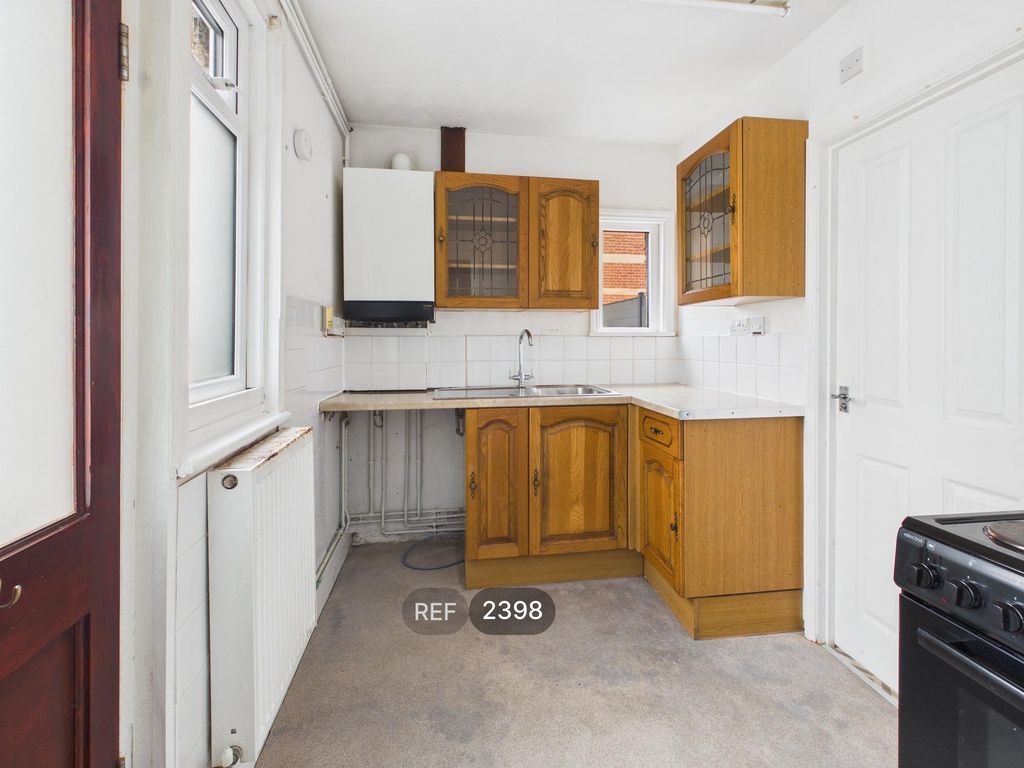 Property photo 2 of 17 Kitchen