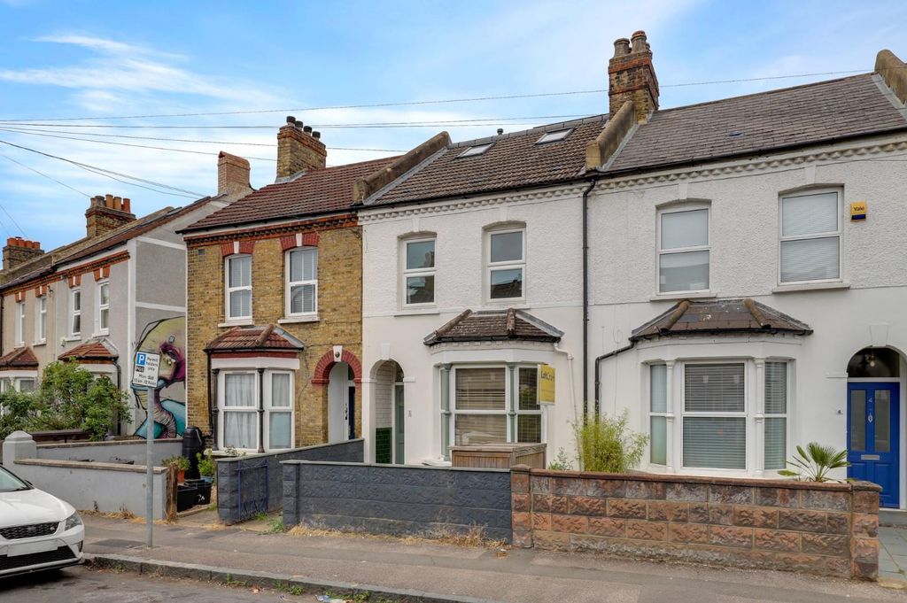 Property photo 2 of 18 15-9Cb1Jhpropwpen - 5 Southey Street - 43.Jpg