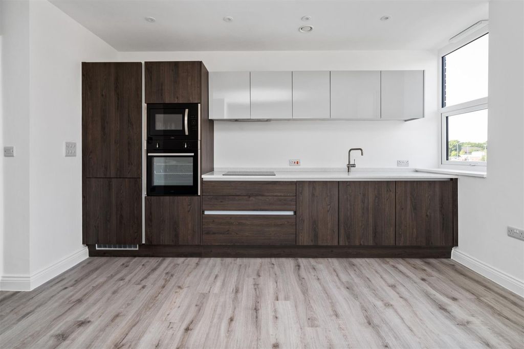 Property photo 2 of 7 Warwick House - 16-2_Lo.Jpg