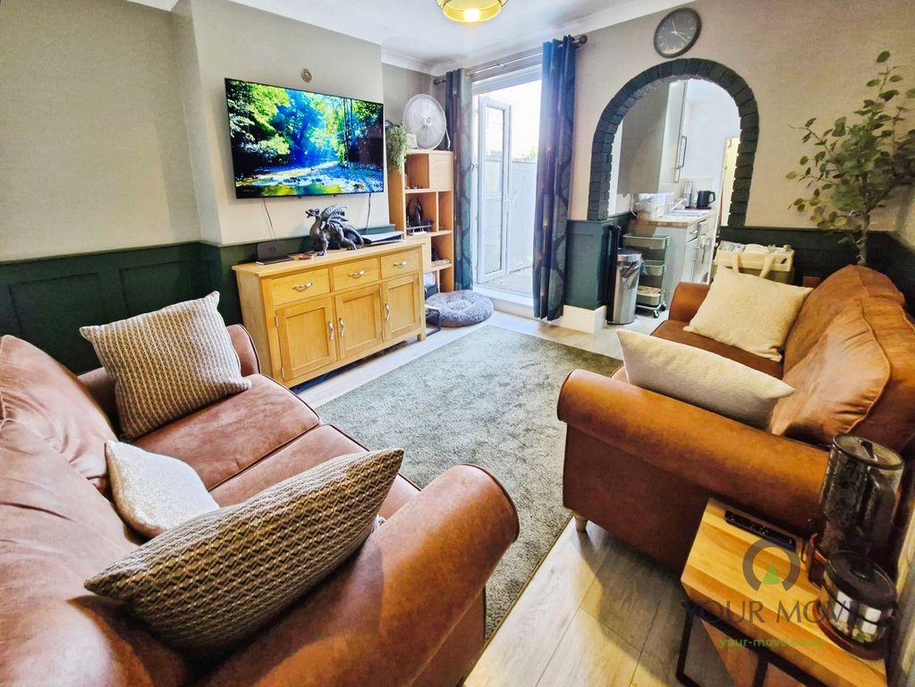 Property photo 3 of 20 Lounge