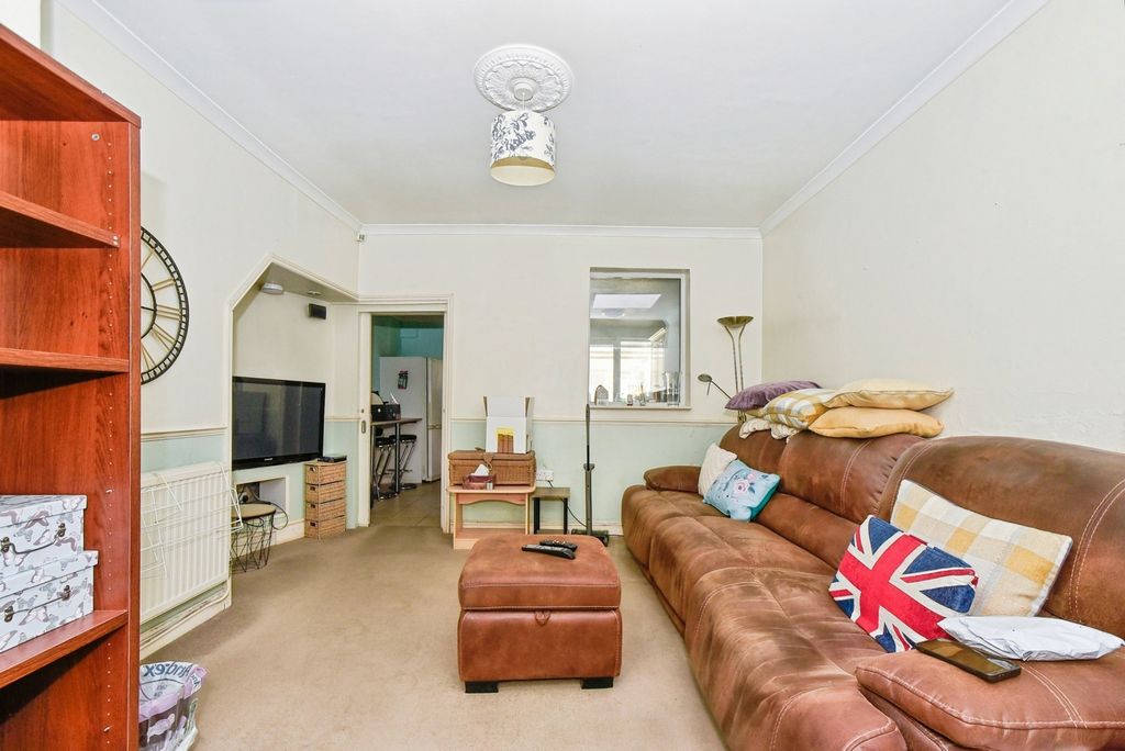 Property photo 3 of 17 Pbox-Img.Jpg