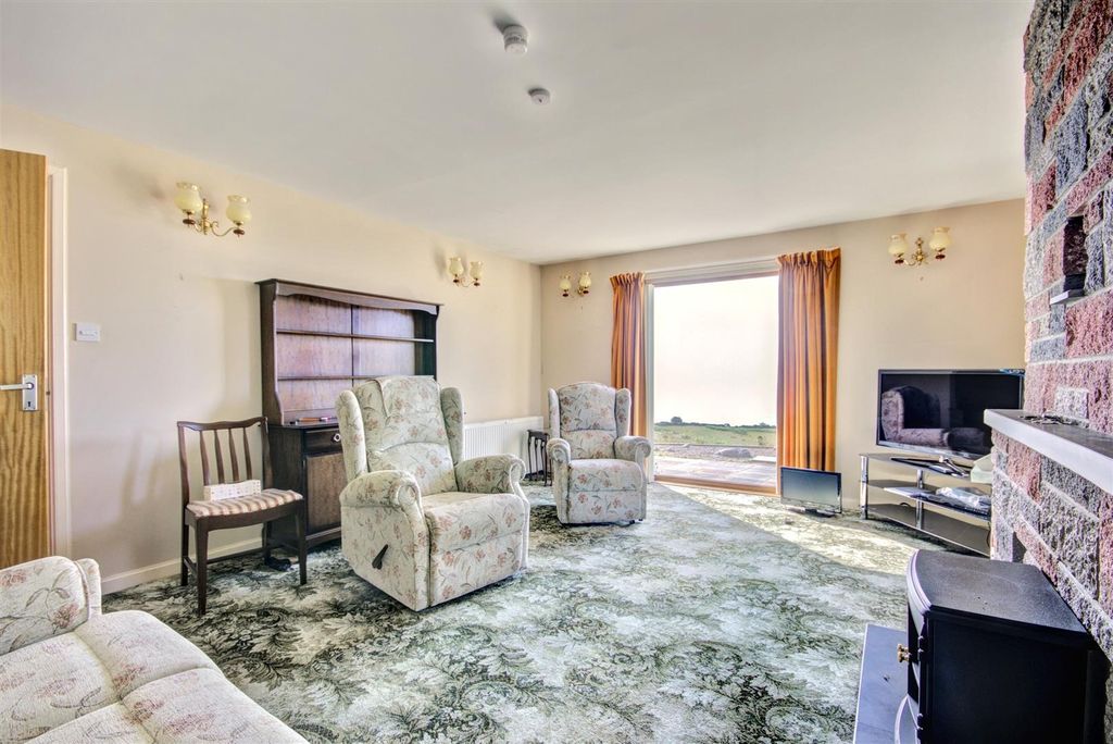 Property photo 2 of 21 Sitting Room