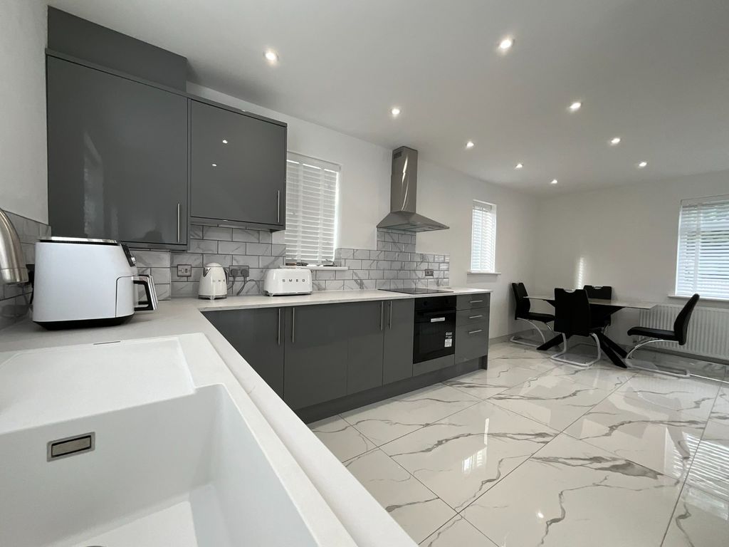 Property photo 1 of 11 4638651