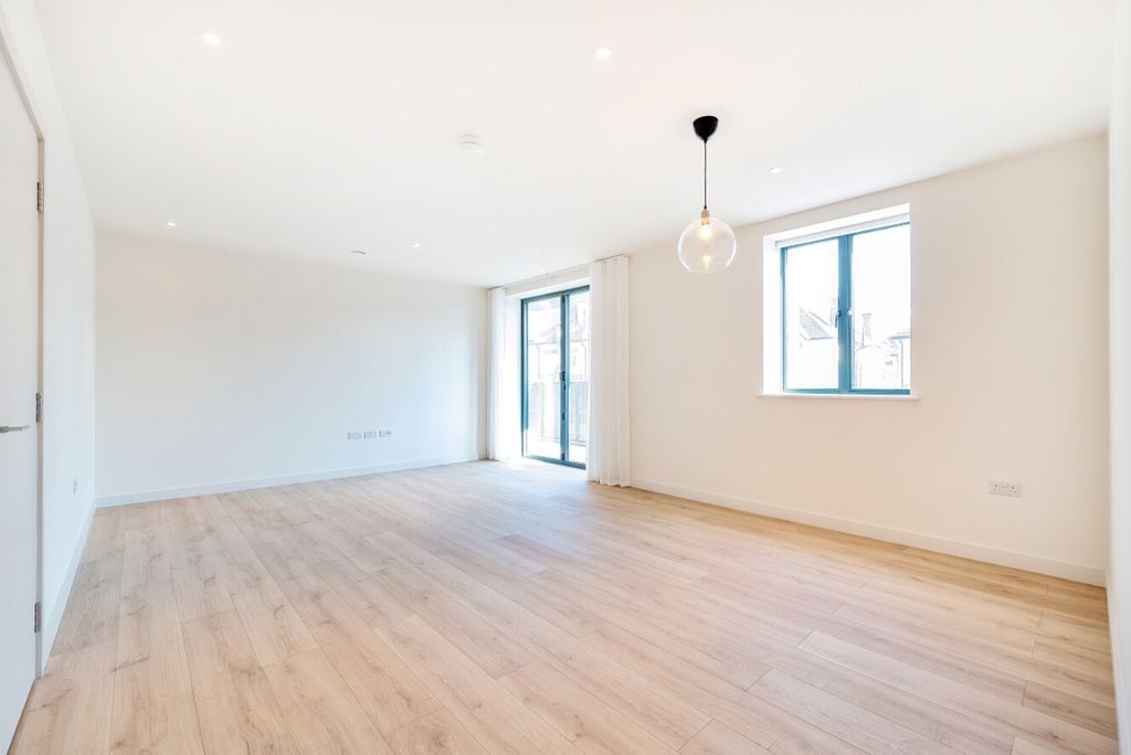 Property photo 1 of 8 1190148 (2)