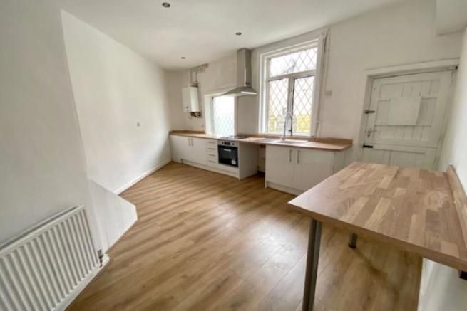 Property photo 2 of 6 Middleton Road 8 Kitchen.Jpeg