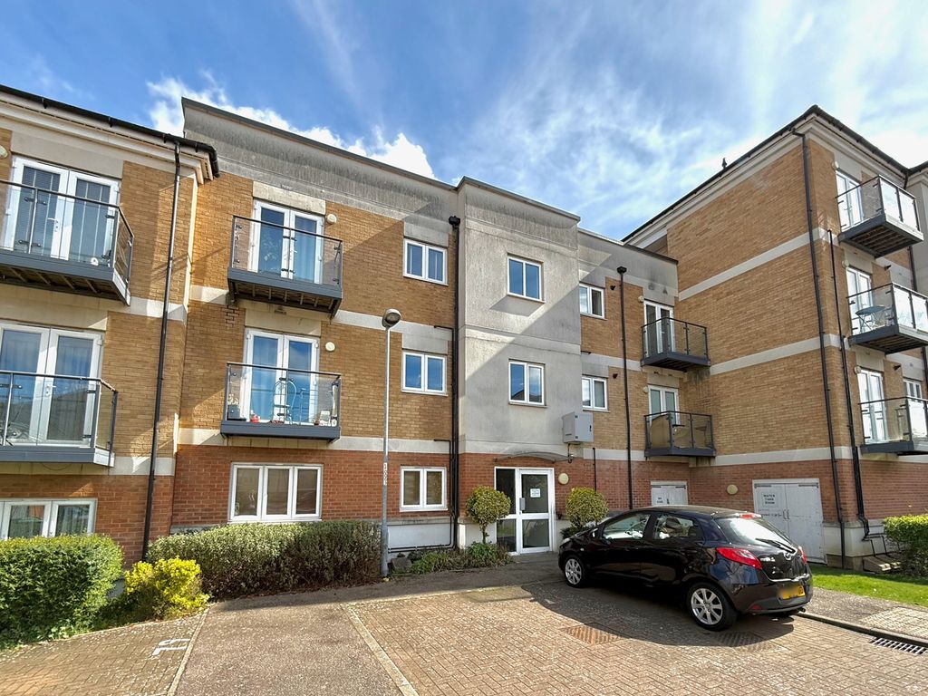 Property photo 1 of 8 Photo 6