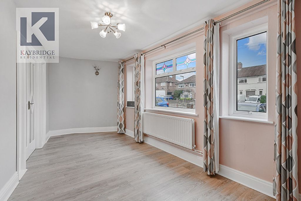 Property photo 3 of 20 Bourne Way, Epsom