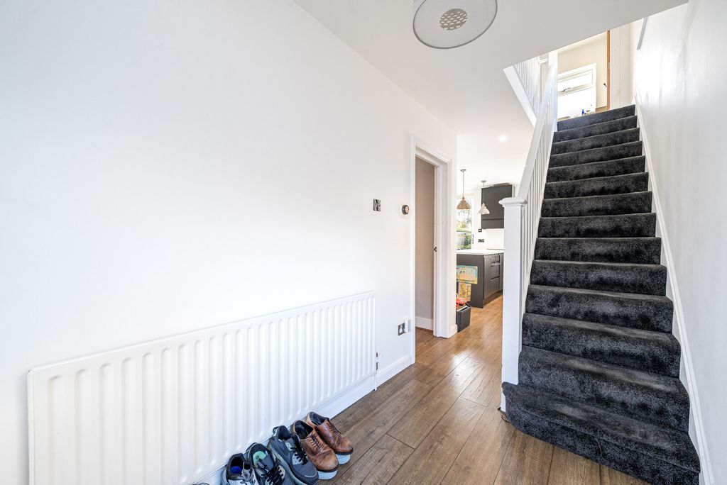 Additional image 7 of 3 bed semi-detached house to rentBirchfield Close, Addlestone KT15