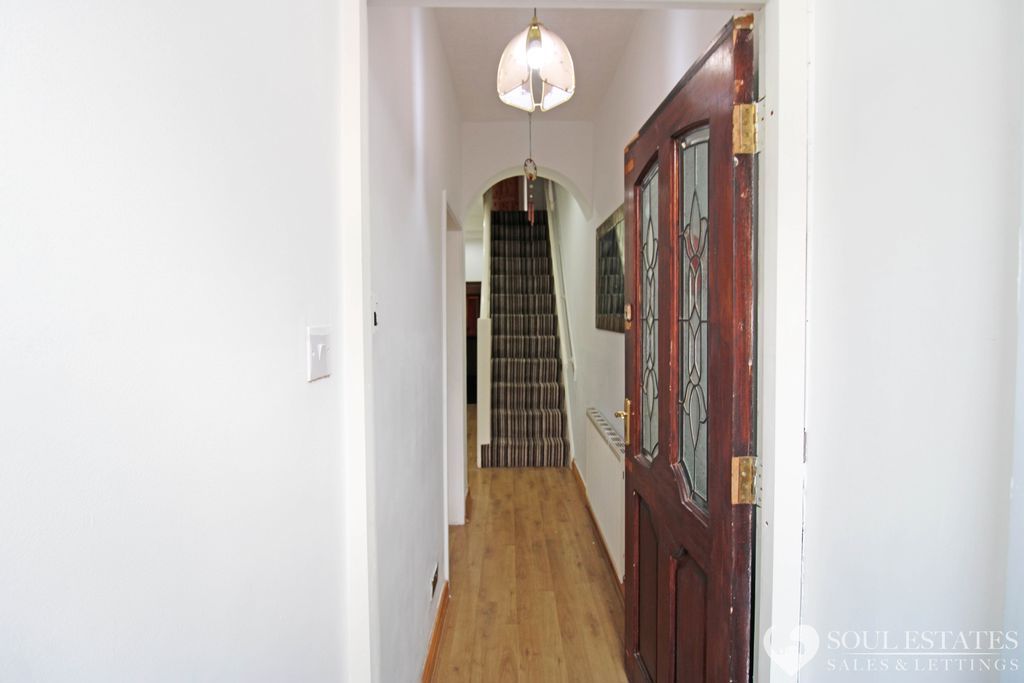 Property photo 2 of 21 Entrance
