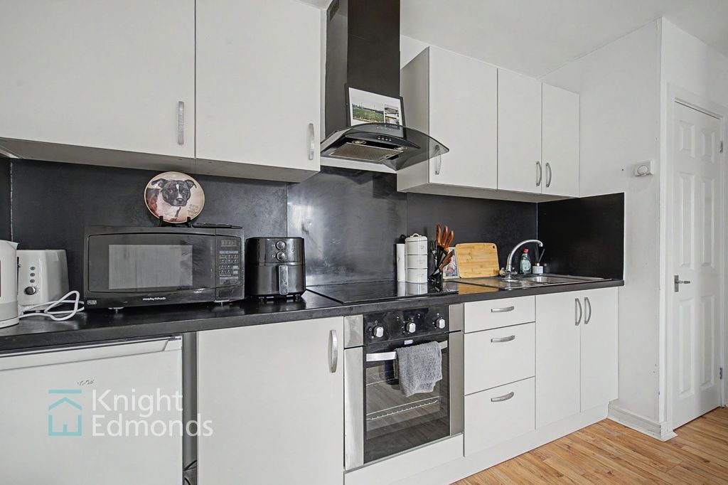 Property photo 3 of 5 Kitchen